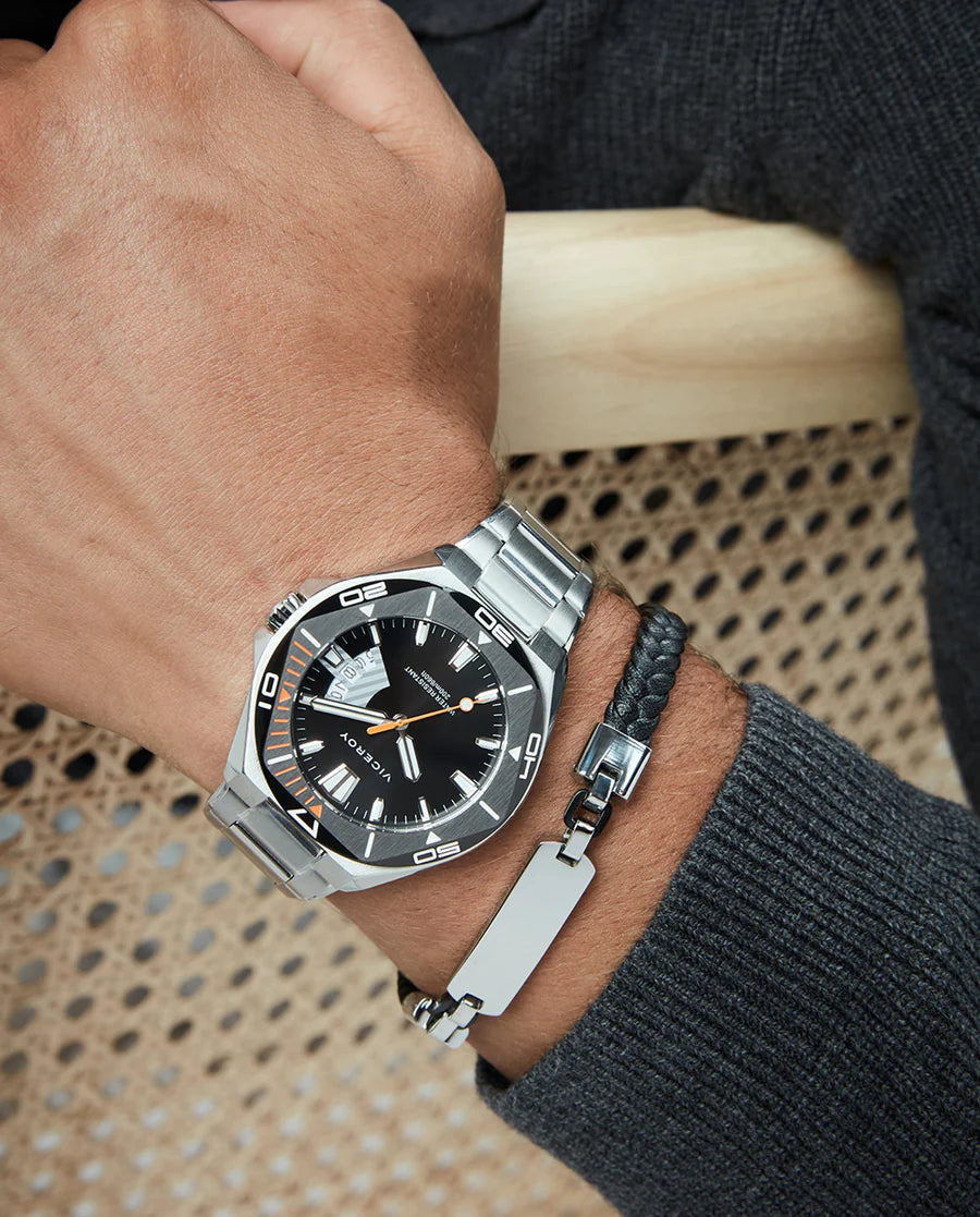 Pulsera de Hombre de Acero e IP Negro con Piel Trenzada y Placa