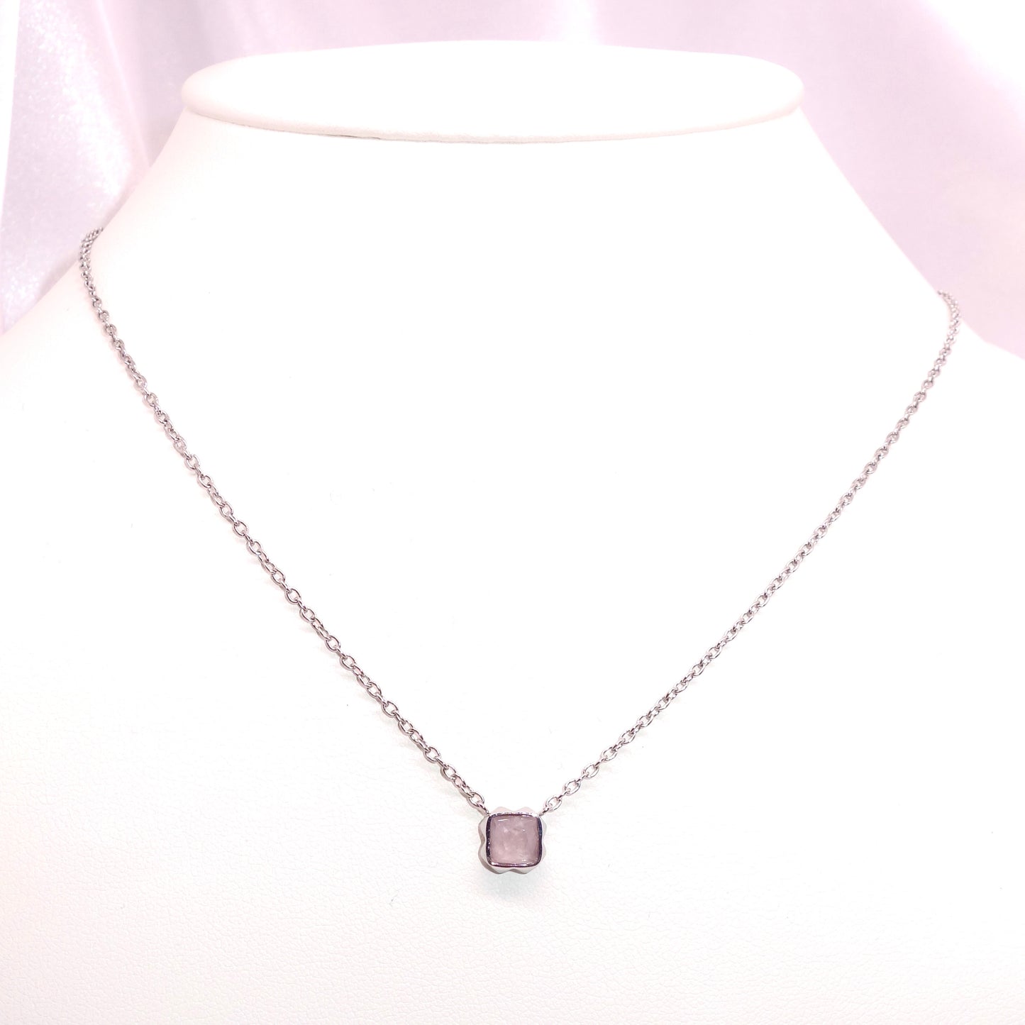 Collar con piedra natal de octubre, cuarzo rosa y plata