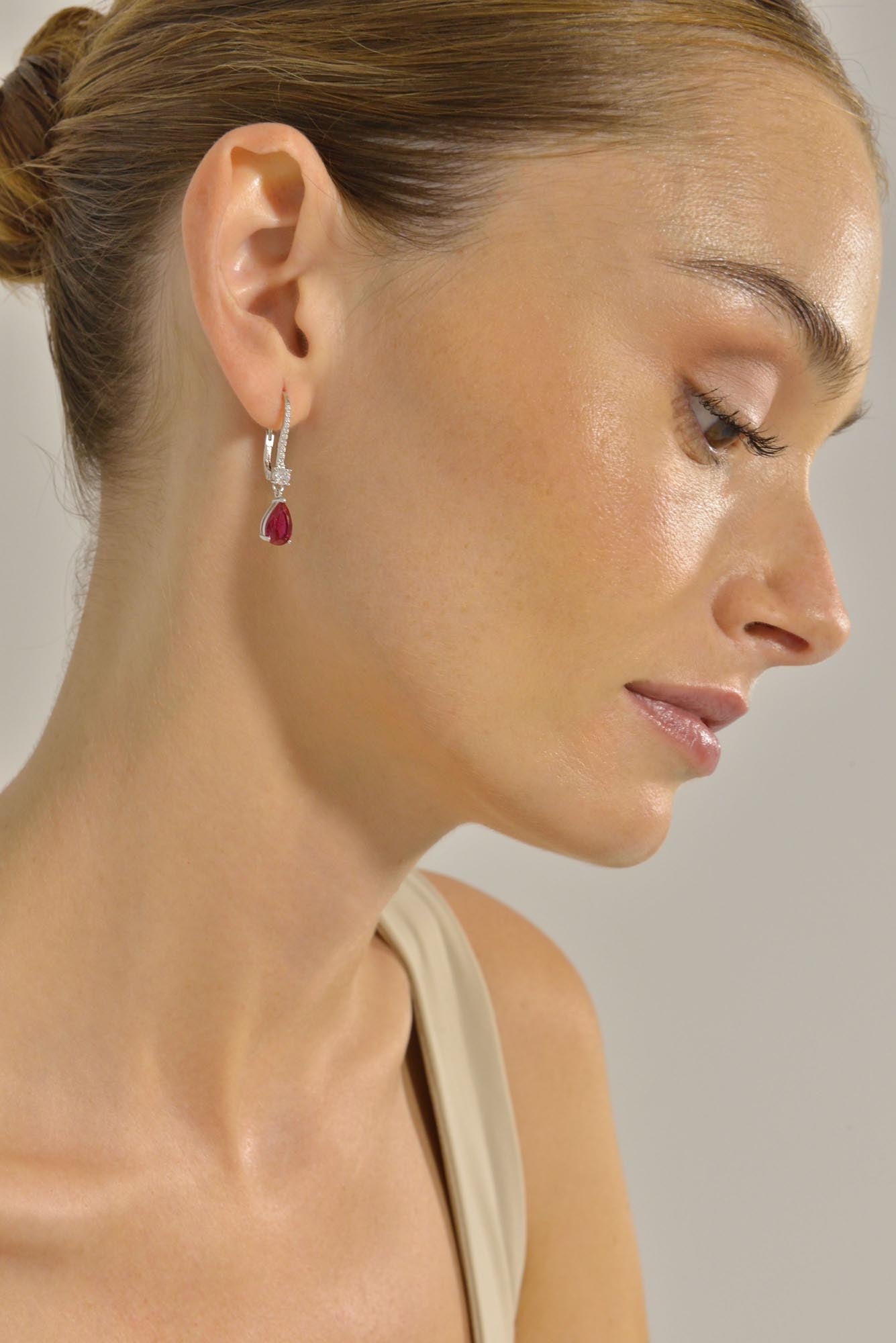 Pendientes Plata Rodiada Rubí y Circonitas
